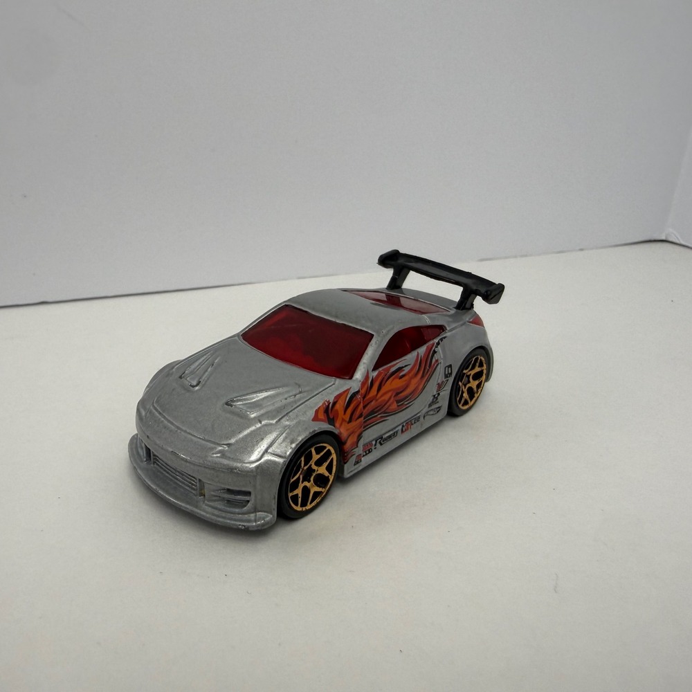 Hot Wheels Nissan 350Z Silver Flame Graphics Diecast Car 1/64 Scale 2006 E05 - Picture 1 of 6